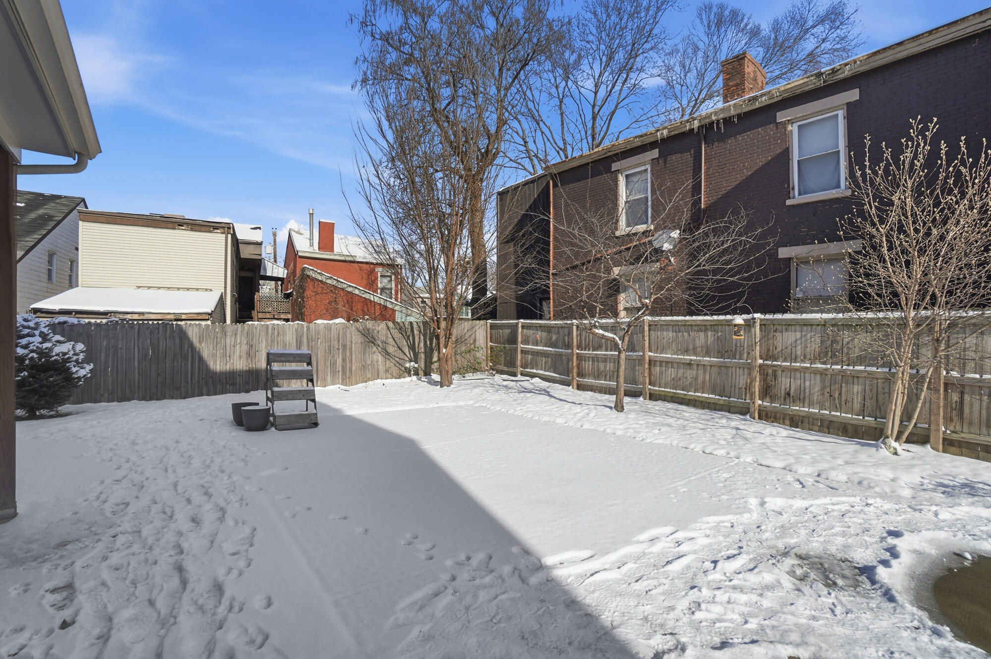 310-312 W 7th Street