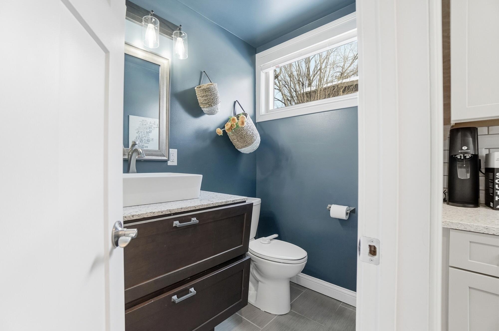 310-312 W 7th Street