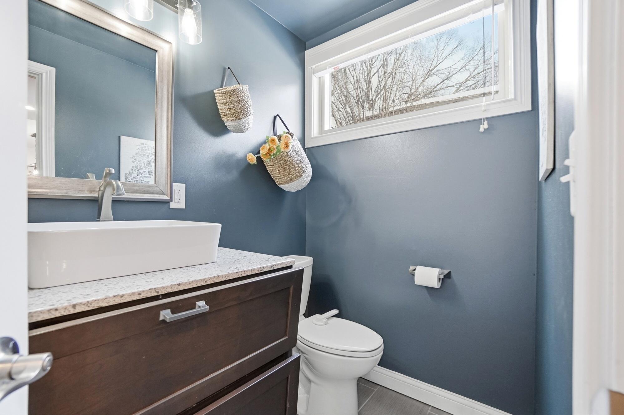 310-312 W 7th Street