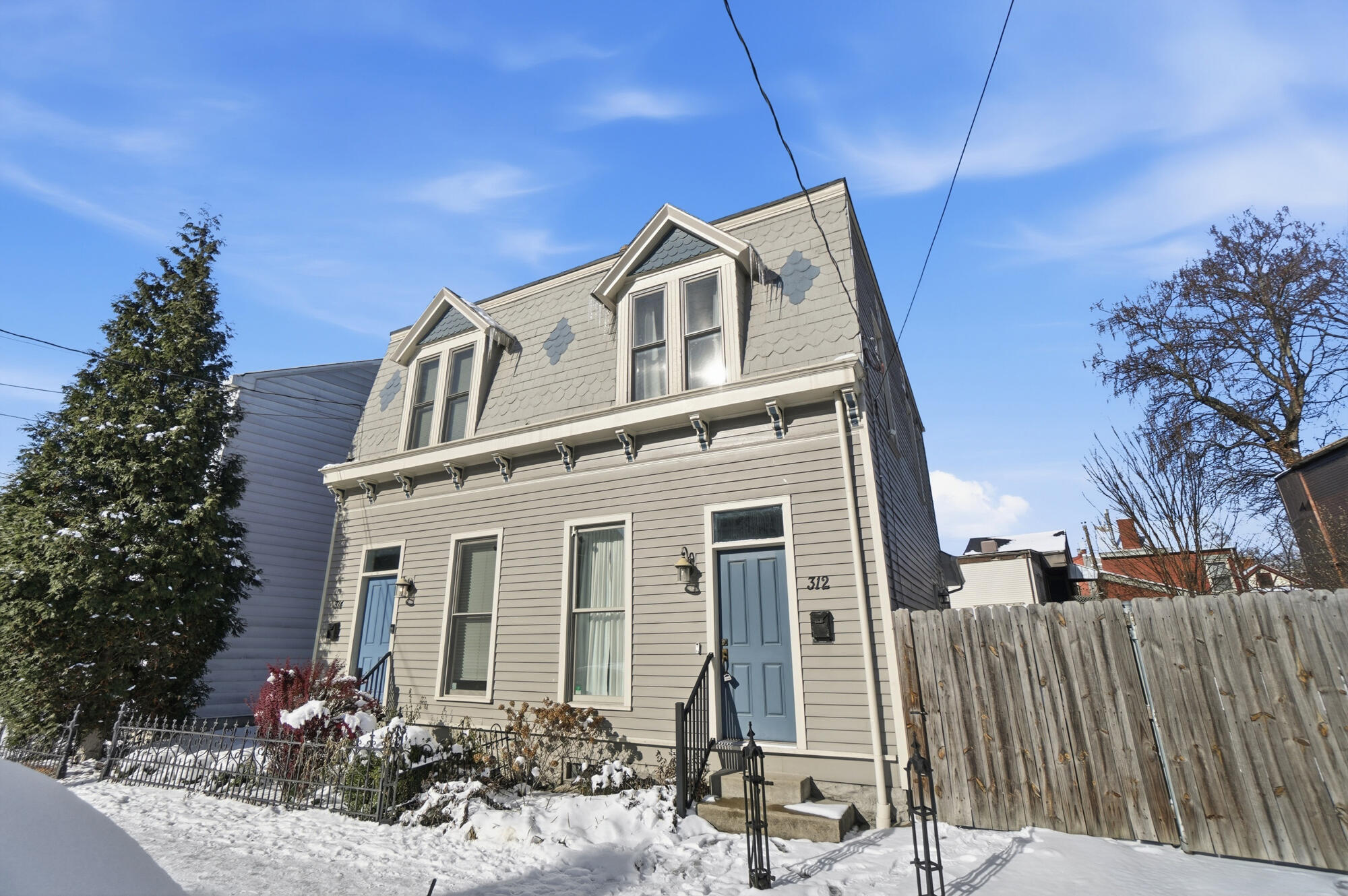 310-312 W 7th Street