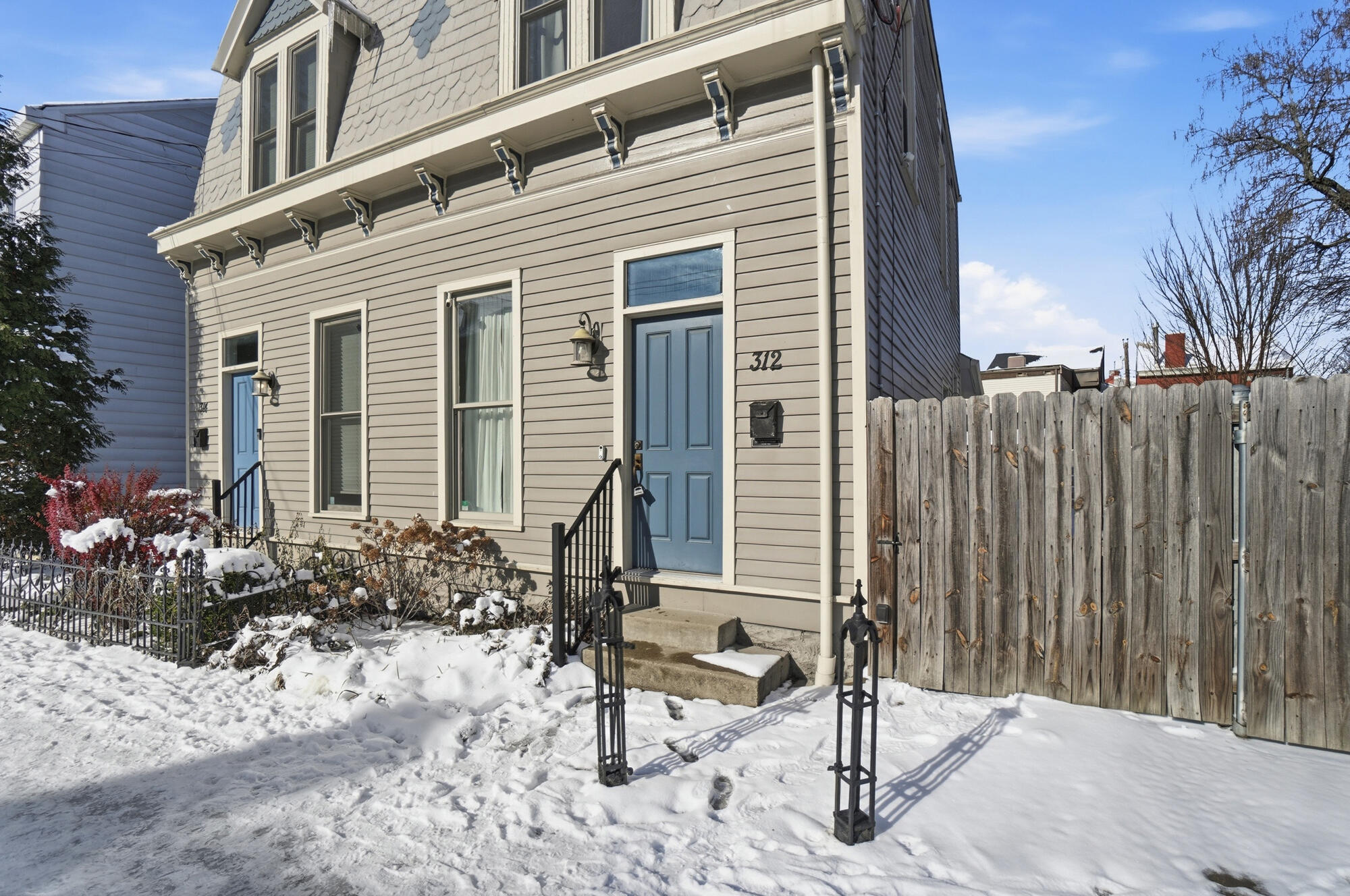 310-312 W 7th Street