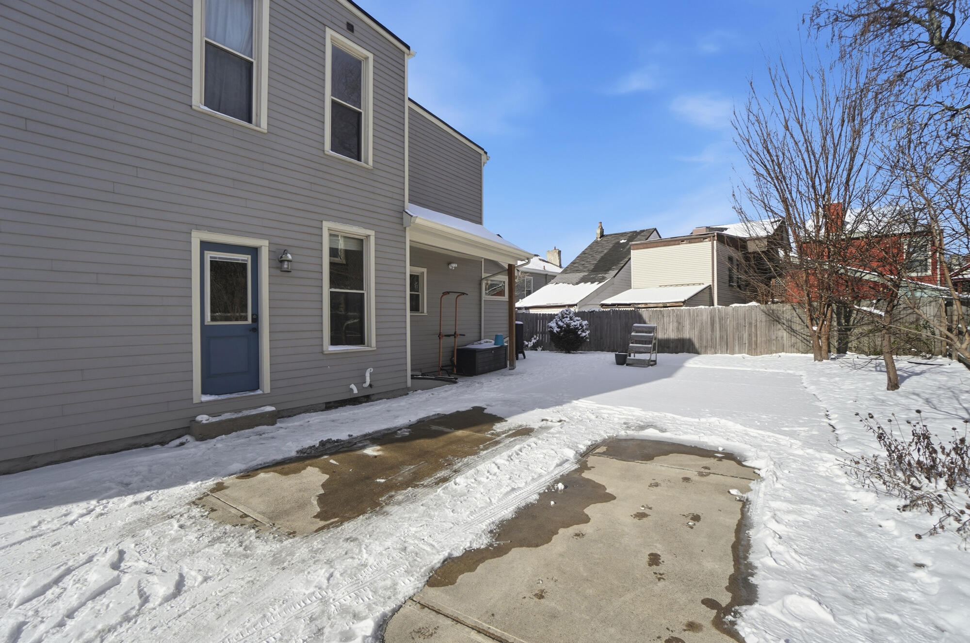 310-312 W 7th Street