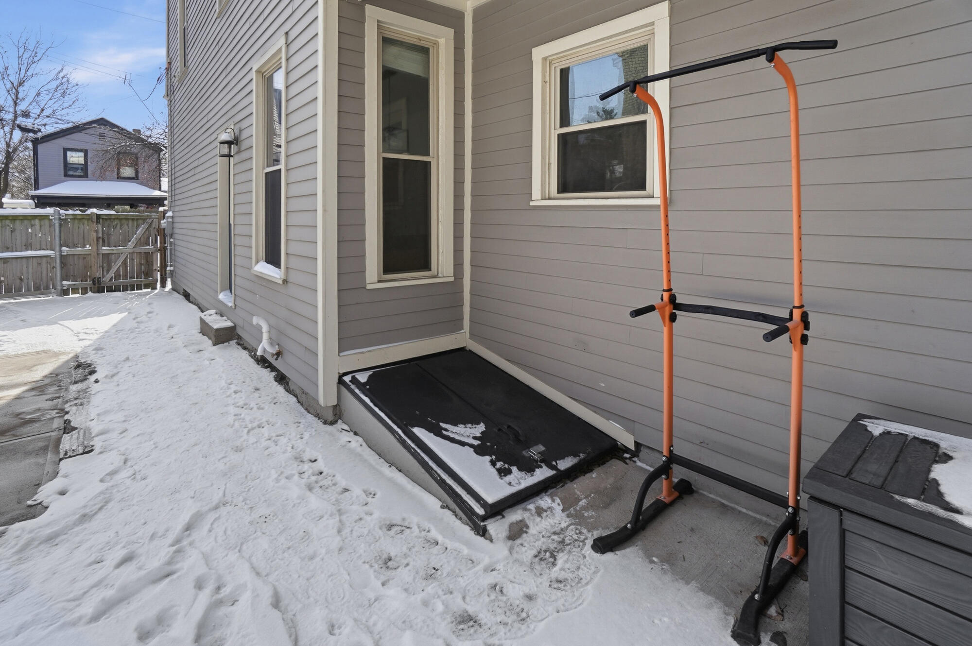 310-312 W 7th Street