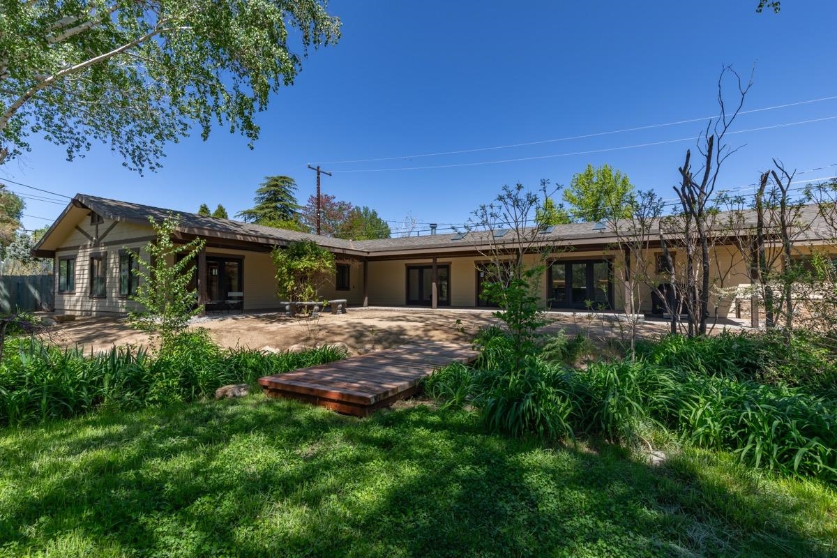 807 S Barlow Lane