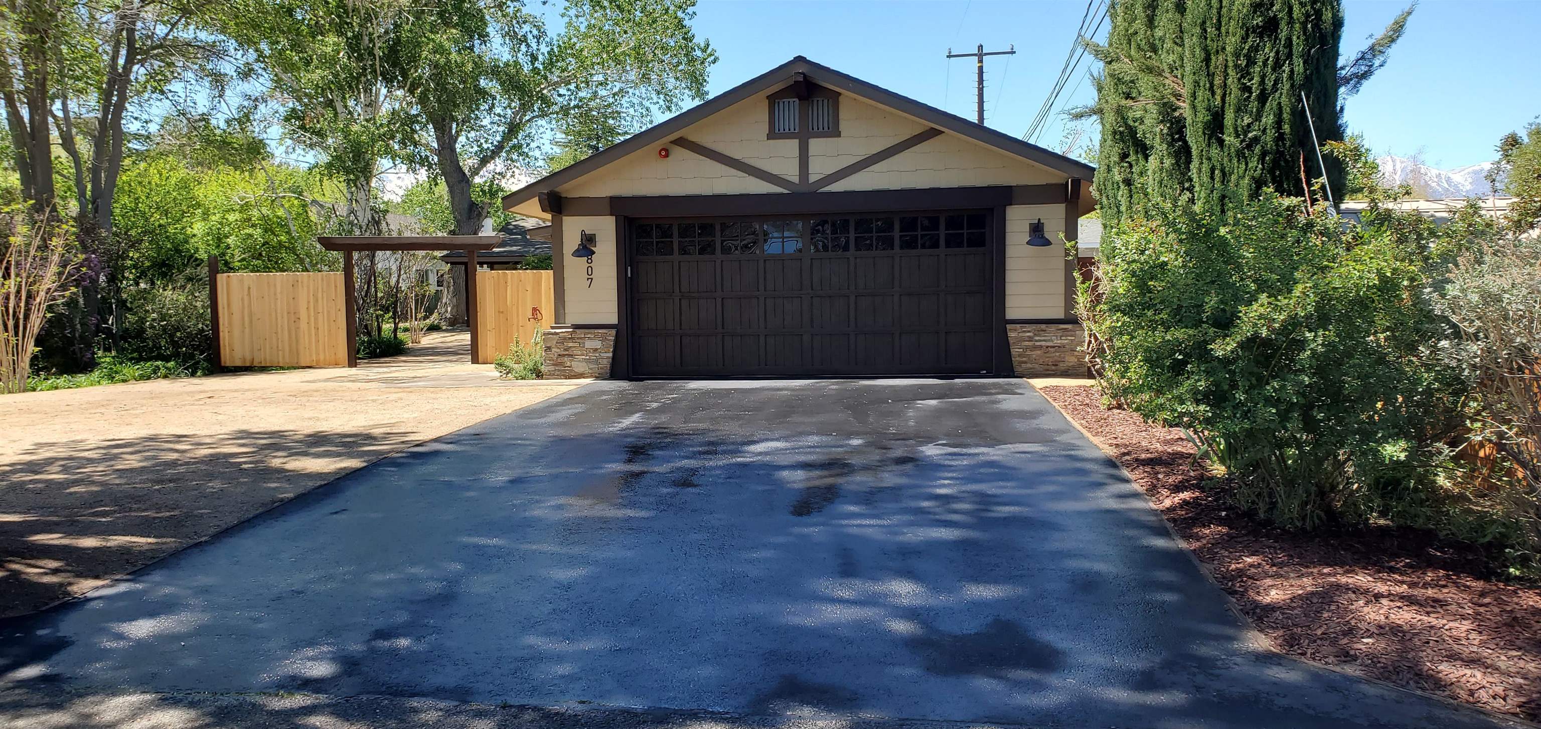807 S Barlow Lane