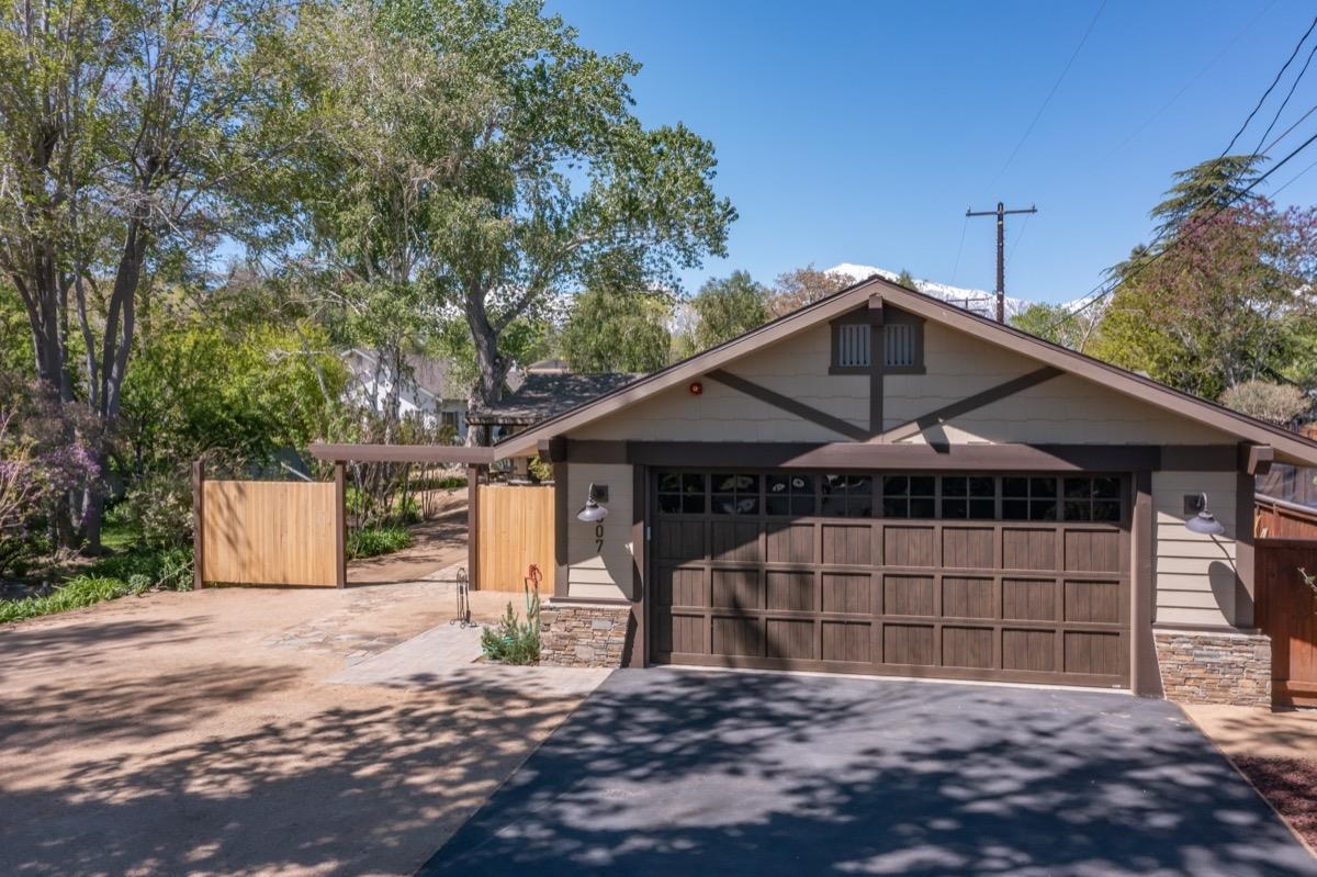 807 S Barlow Lane