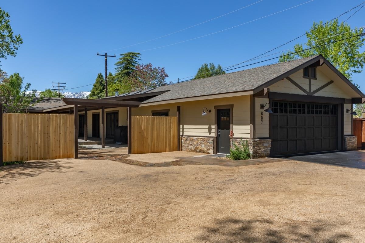 807 S Barlow Lane
