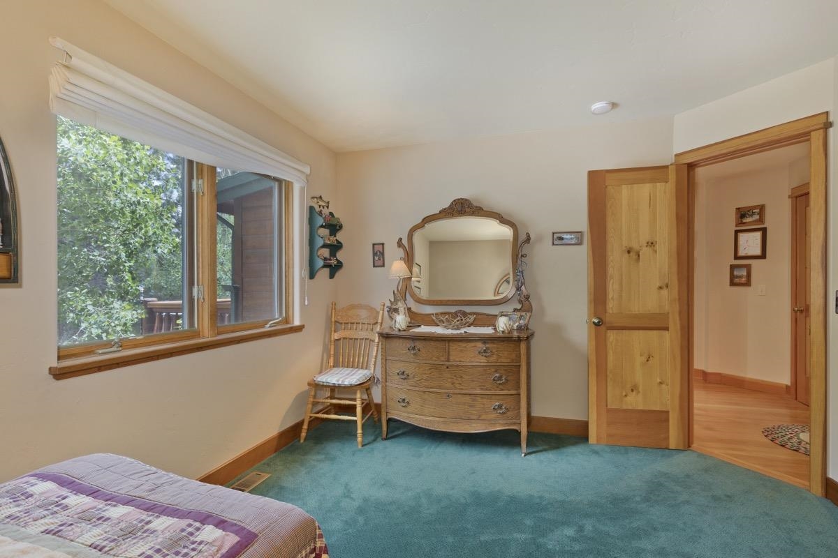 11650 Twin Lakes Road