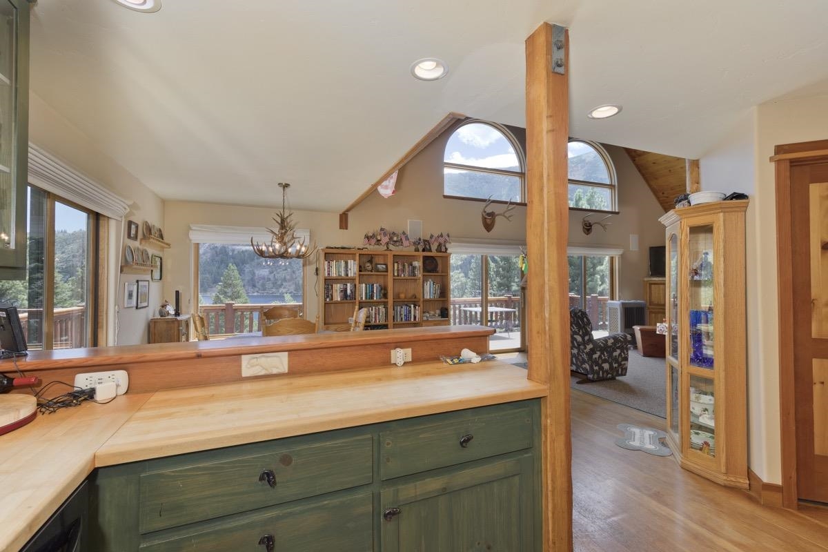 11650 Twin Lakes Road