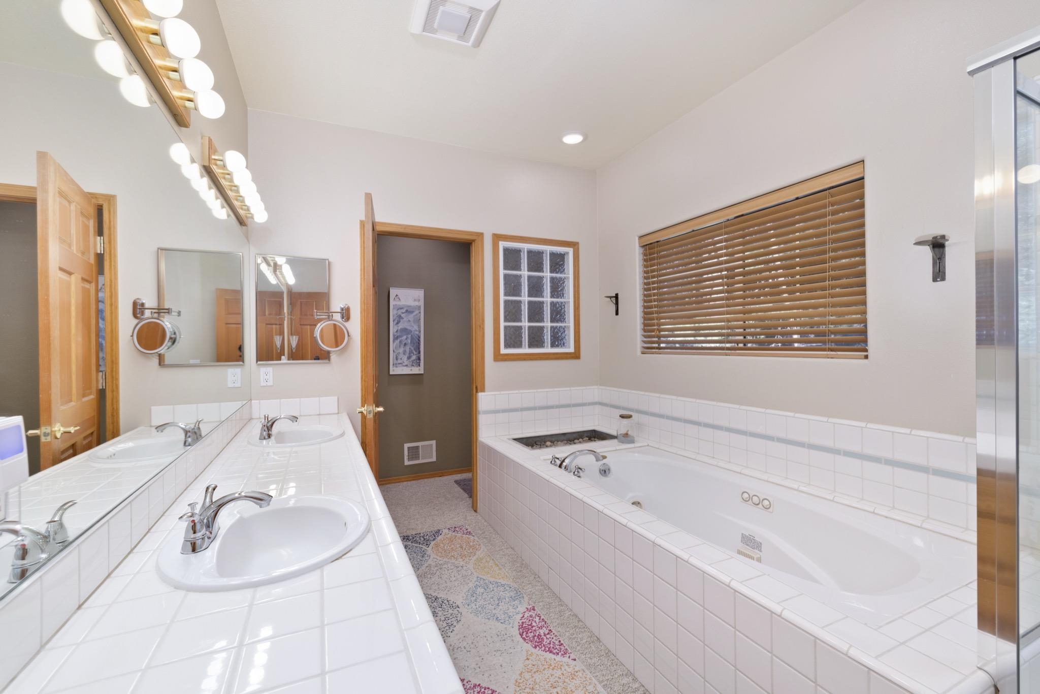 1284 Majestic Pines