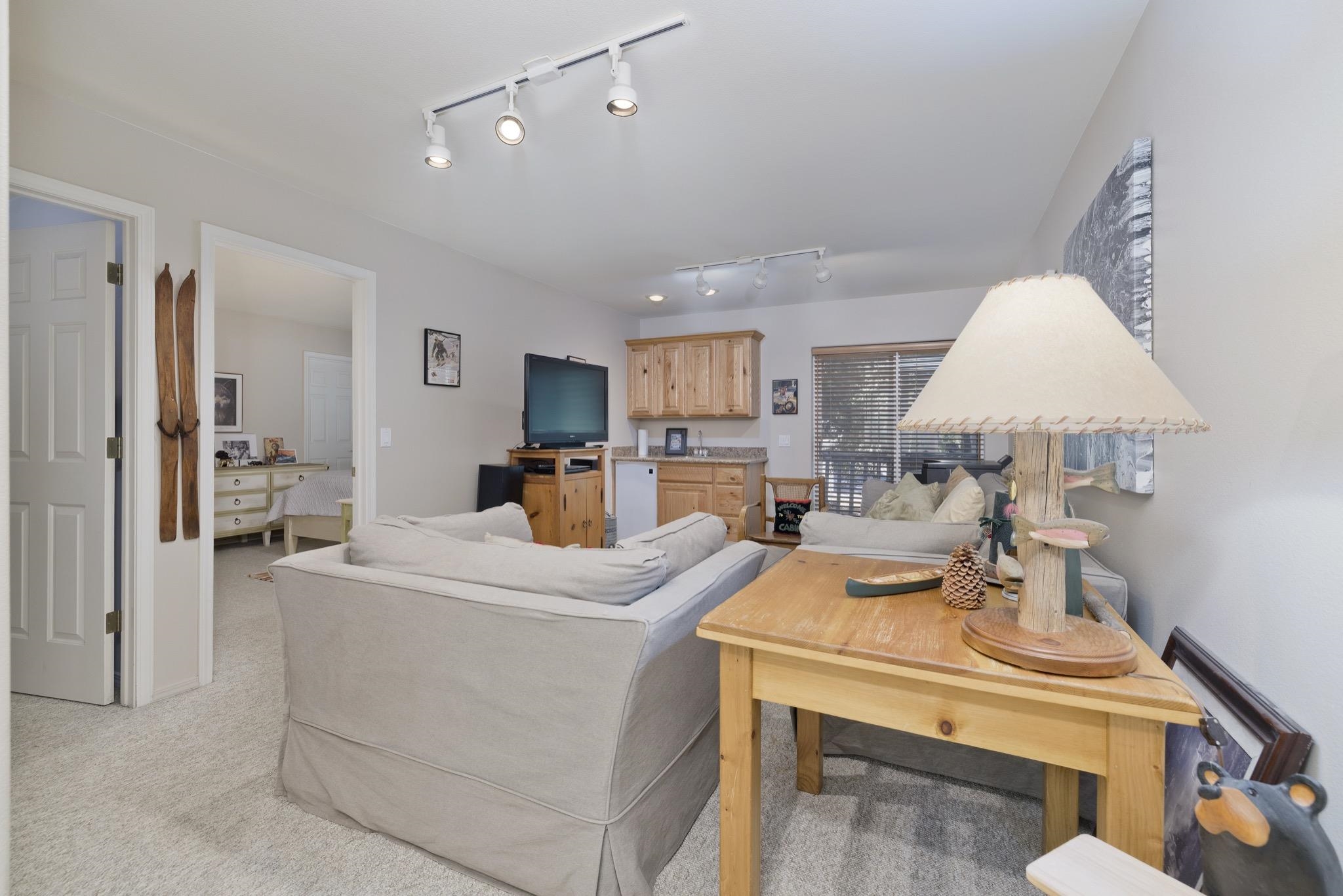 1284 Majestic Pines