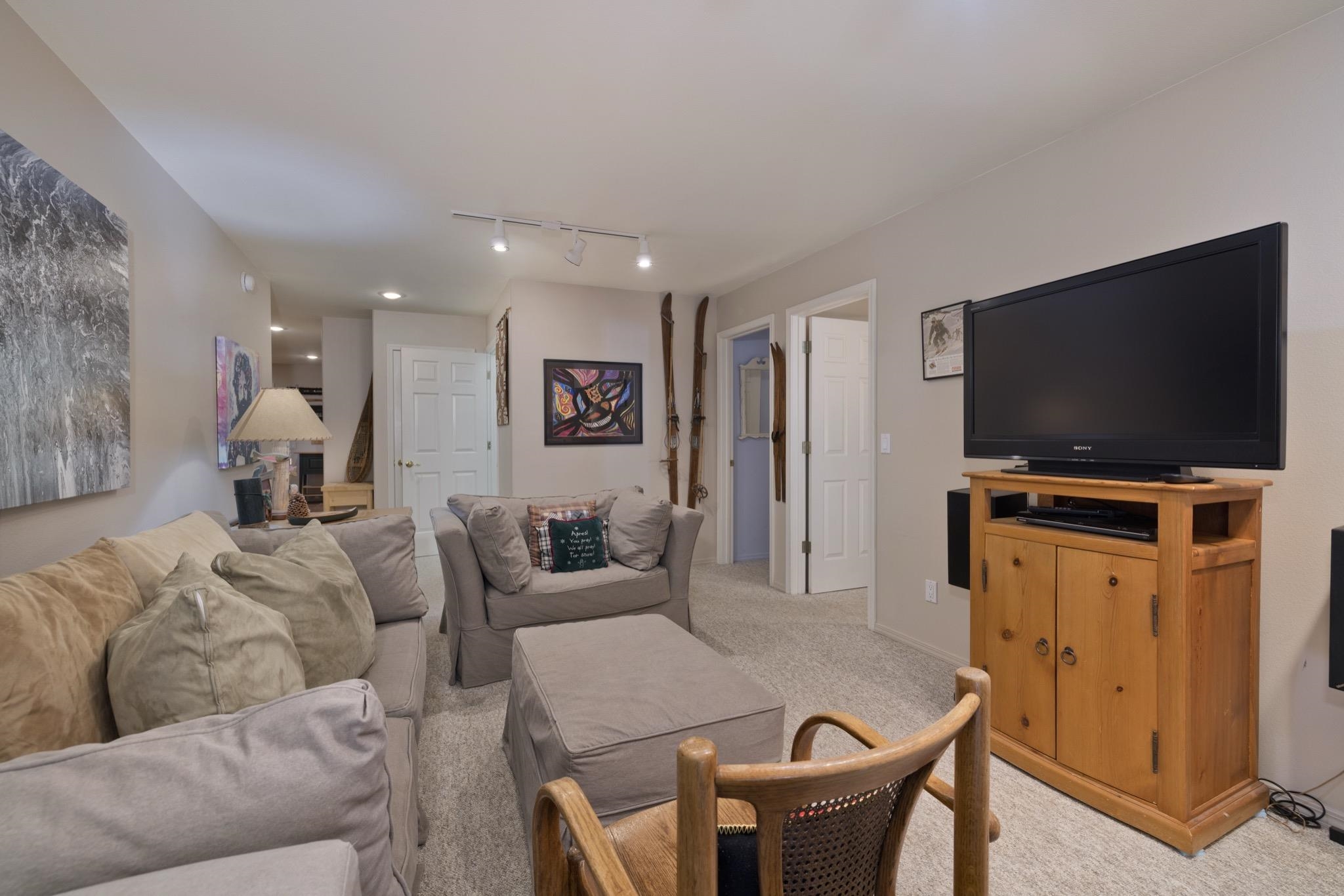 1284 Majestic Pines