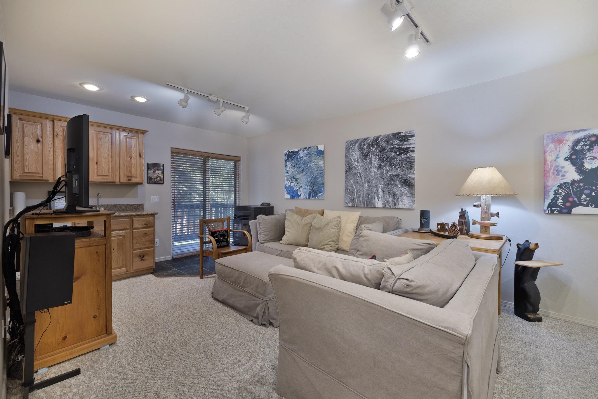 1284 Majestic Pines