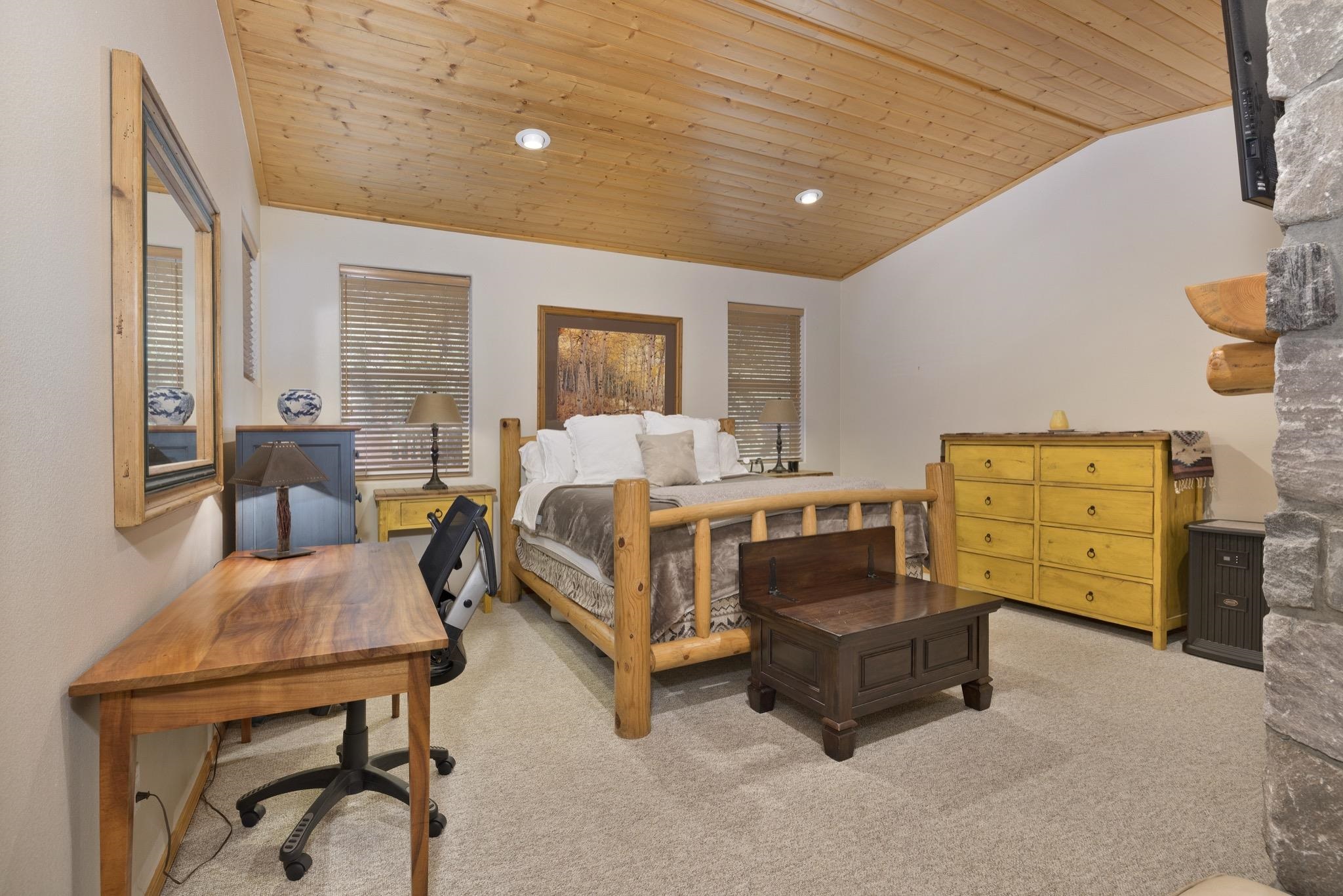 1284 Majestic Pines