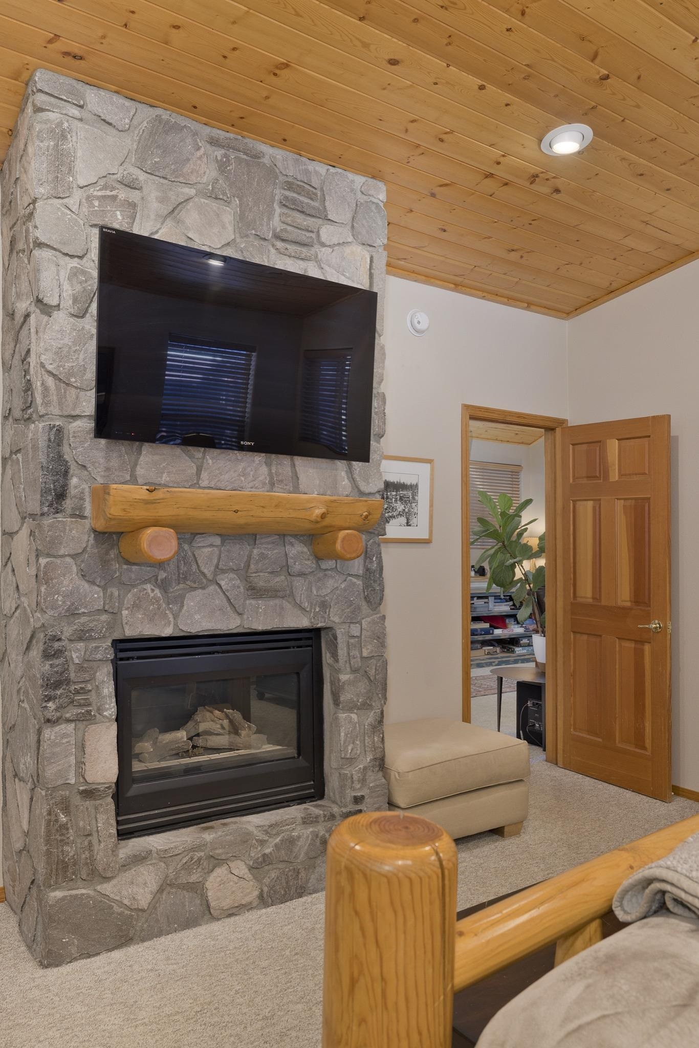 1284 Majestic Pines
