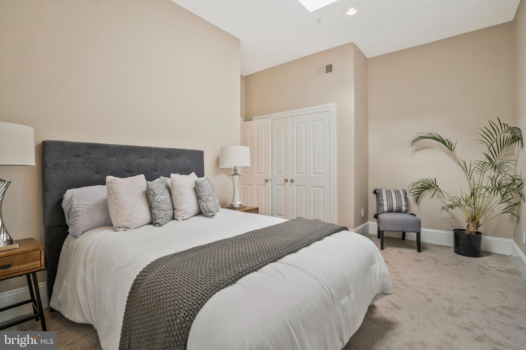 1520 O STREET NW Unit: 305