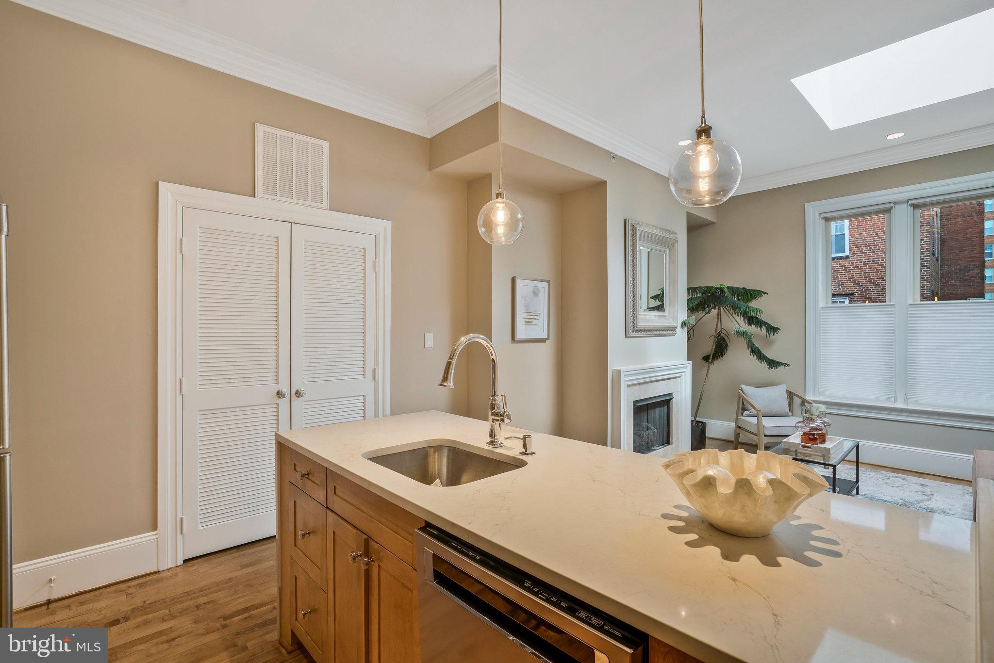 1520 O STREET NW Unit: 305