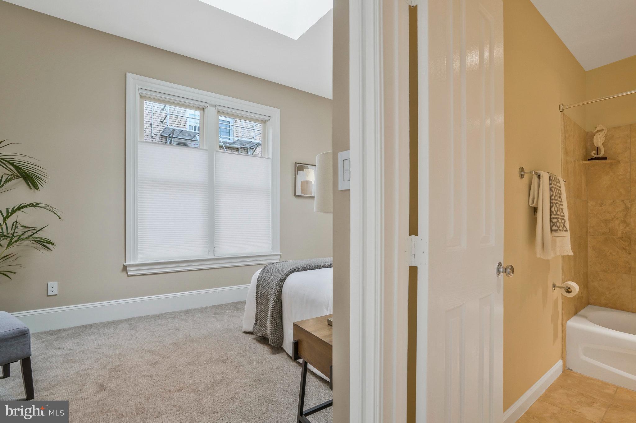 1520 O STREET NW Unit: 305