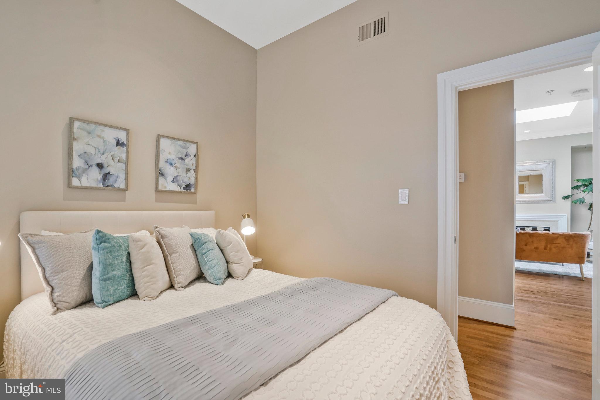 1520 O STREET NW Unit: 305