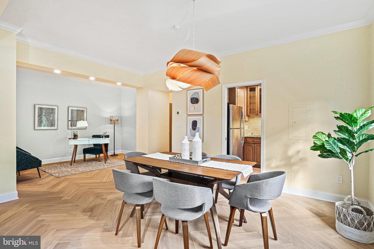 2127 NW California STREET NW Unit: 305