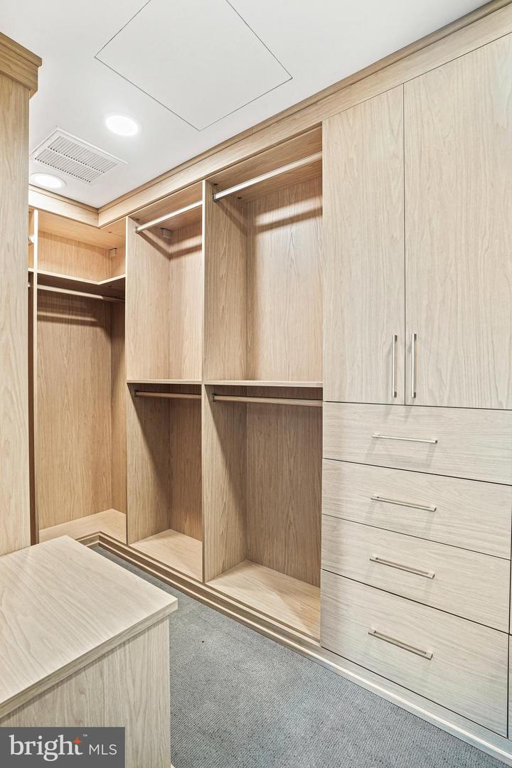2127 NW California STREET NW Unit: 305