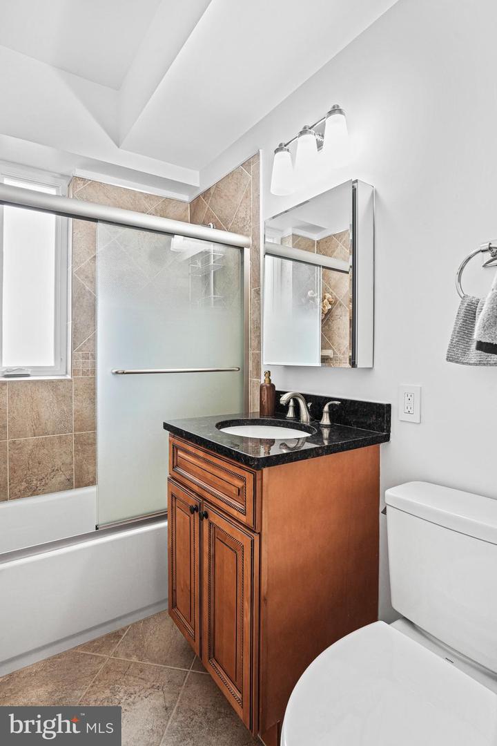 2127 NW California STREET NW Unit: 305
