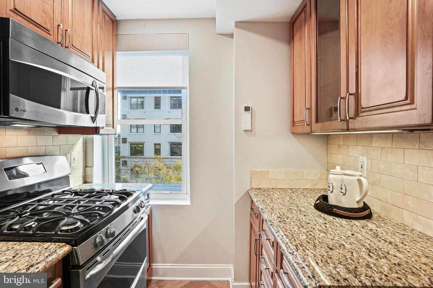 2127 NW California STREET NW Unit: 305