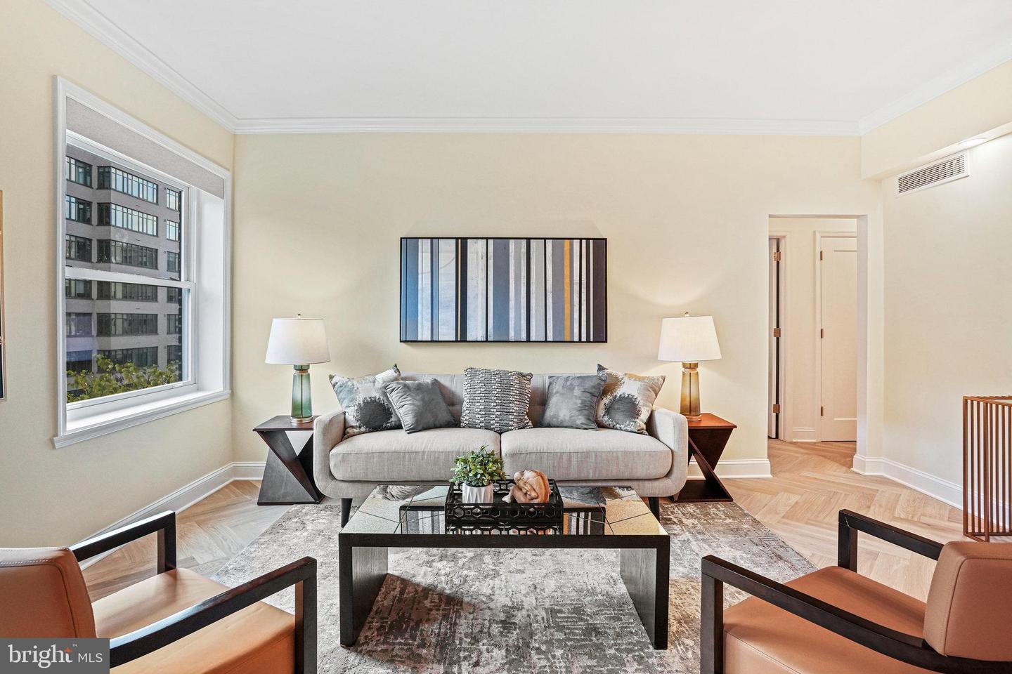 2127 NW California STREET NW Unit: 305