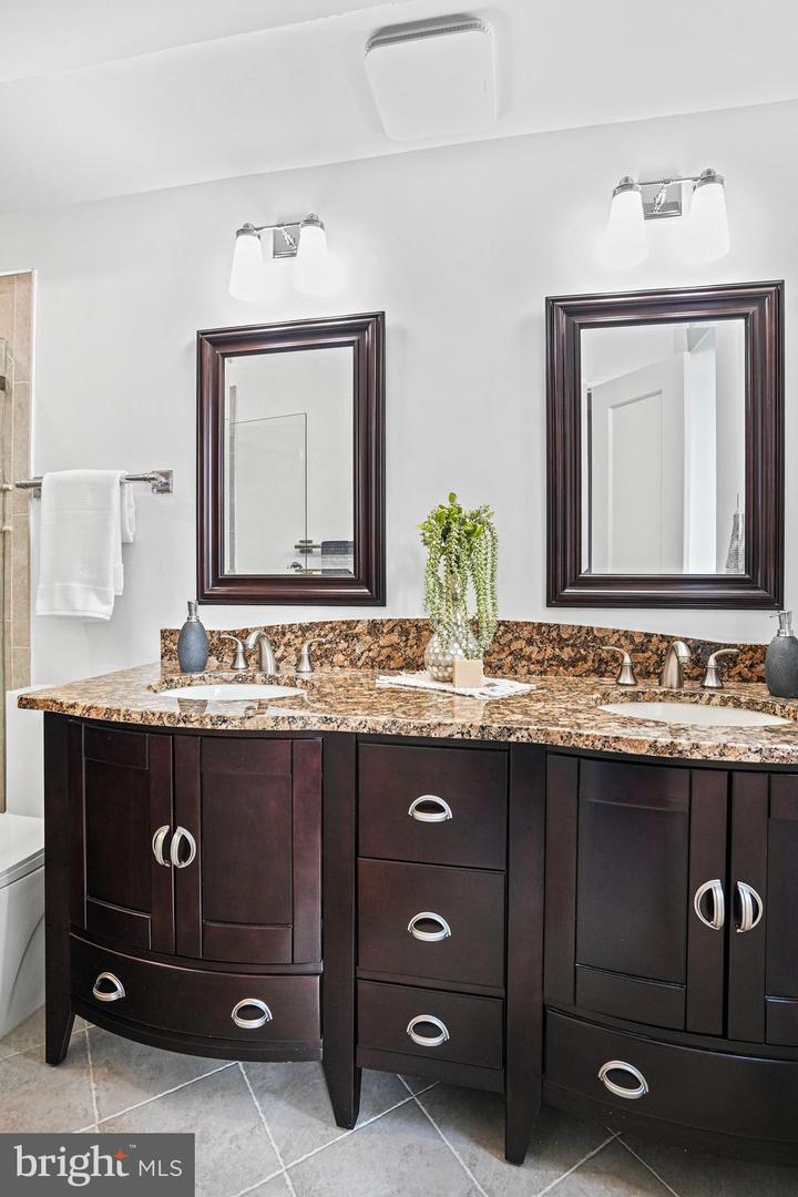 2127 NW California STREET NW Unit: 305