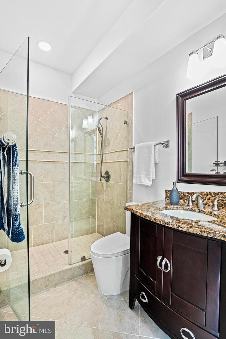 2127 NW California STREET NW Unit: 305