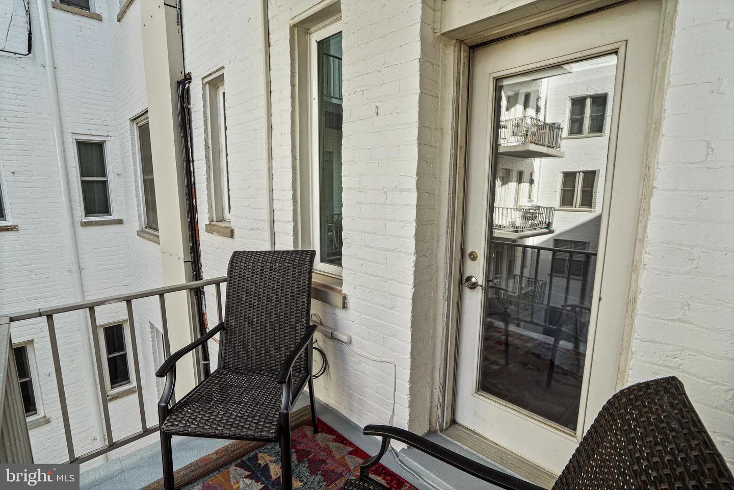 2127 NW California STREET NW Unit: 305