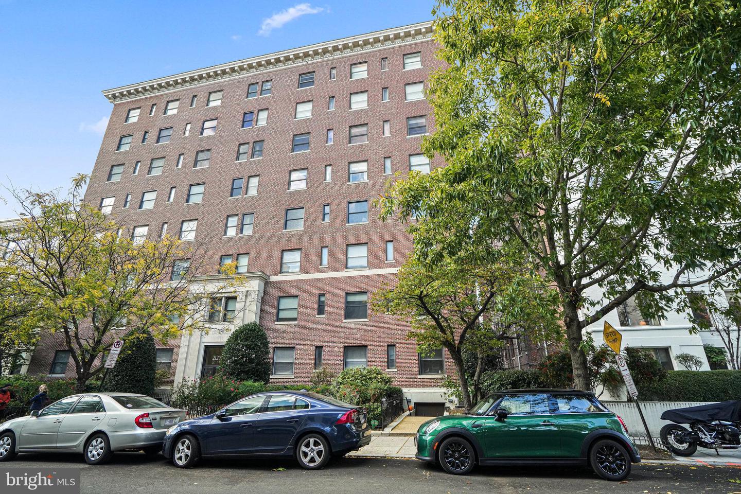 2127 NW California STREET NW Unit: 305