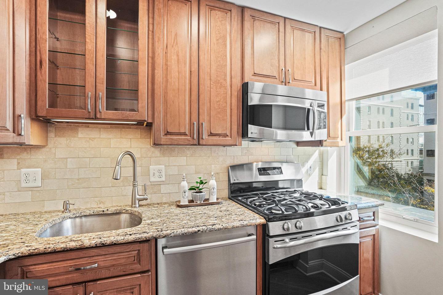 2127 NW California STREET NW Unit: 305