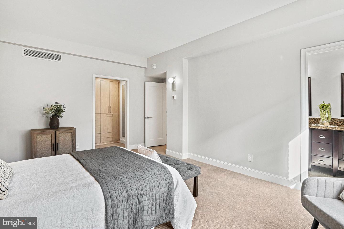 2127 NW California STREET NW Unit: 305