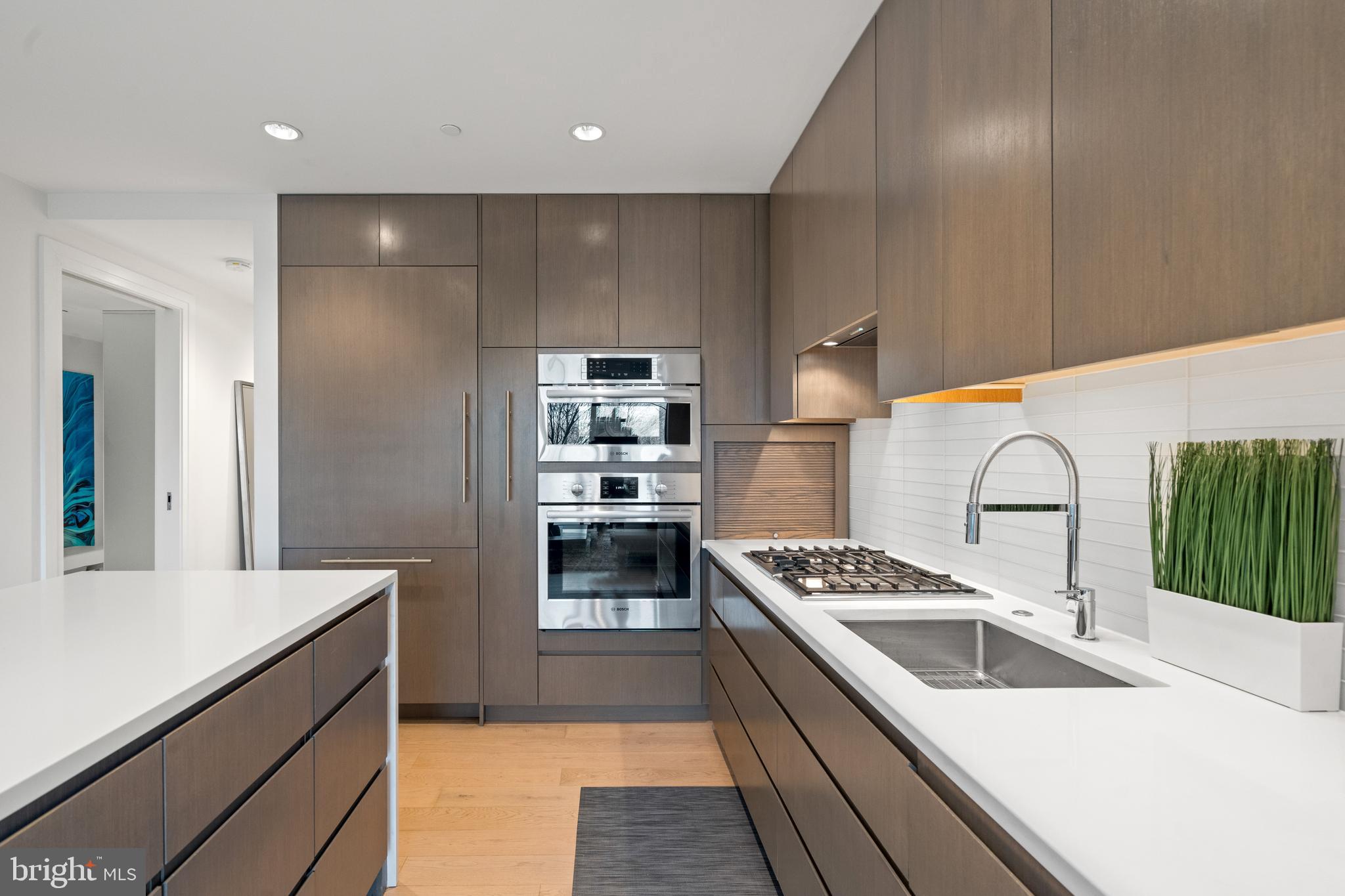 2501 M St NW #T02