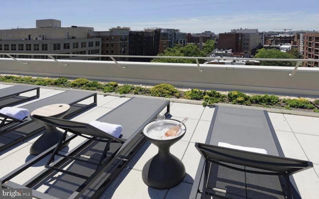 2501 M St NW #T02