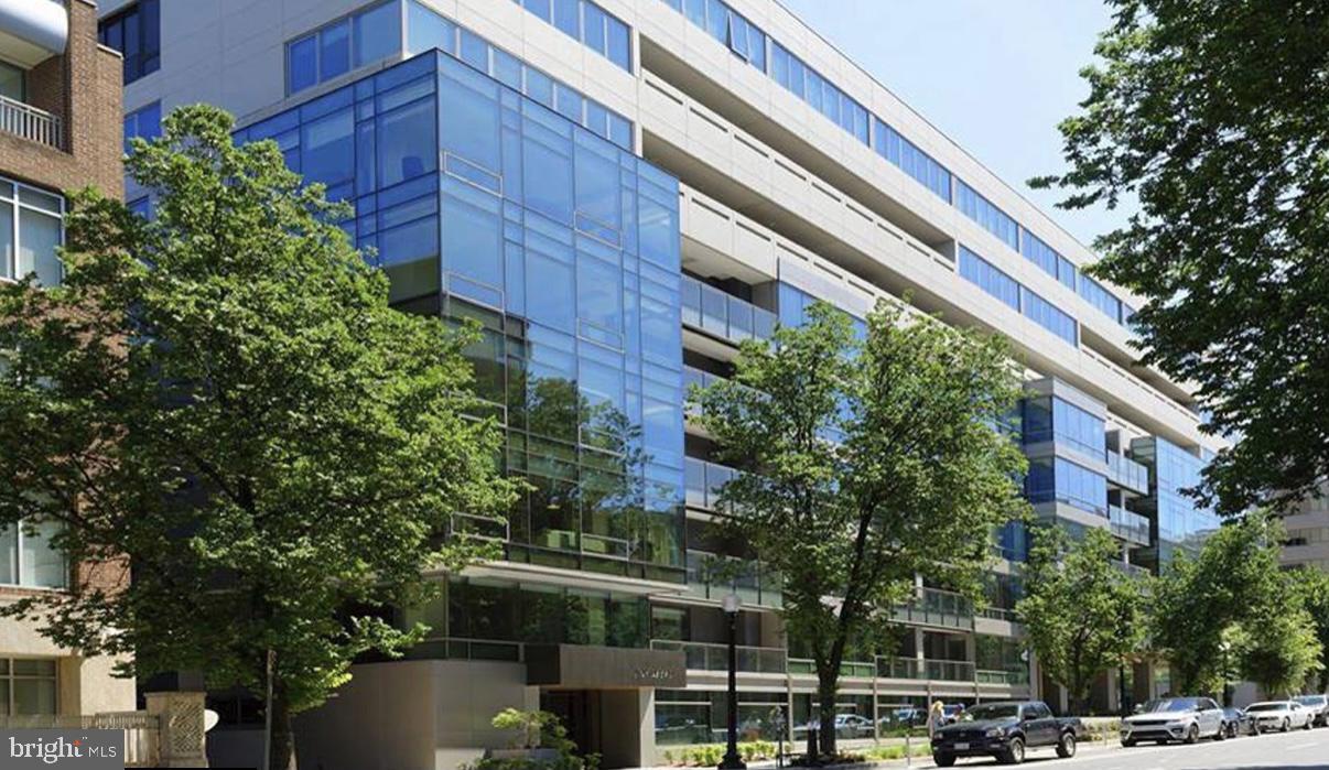 2501 M St NW #T02
