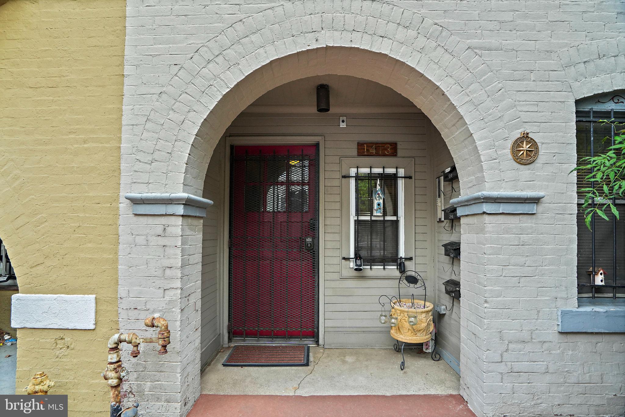 1413 Hopkins St NW