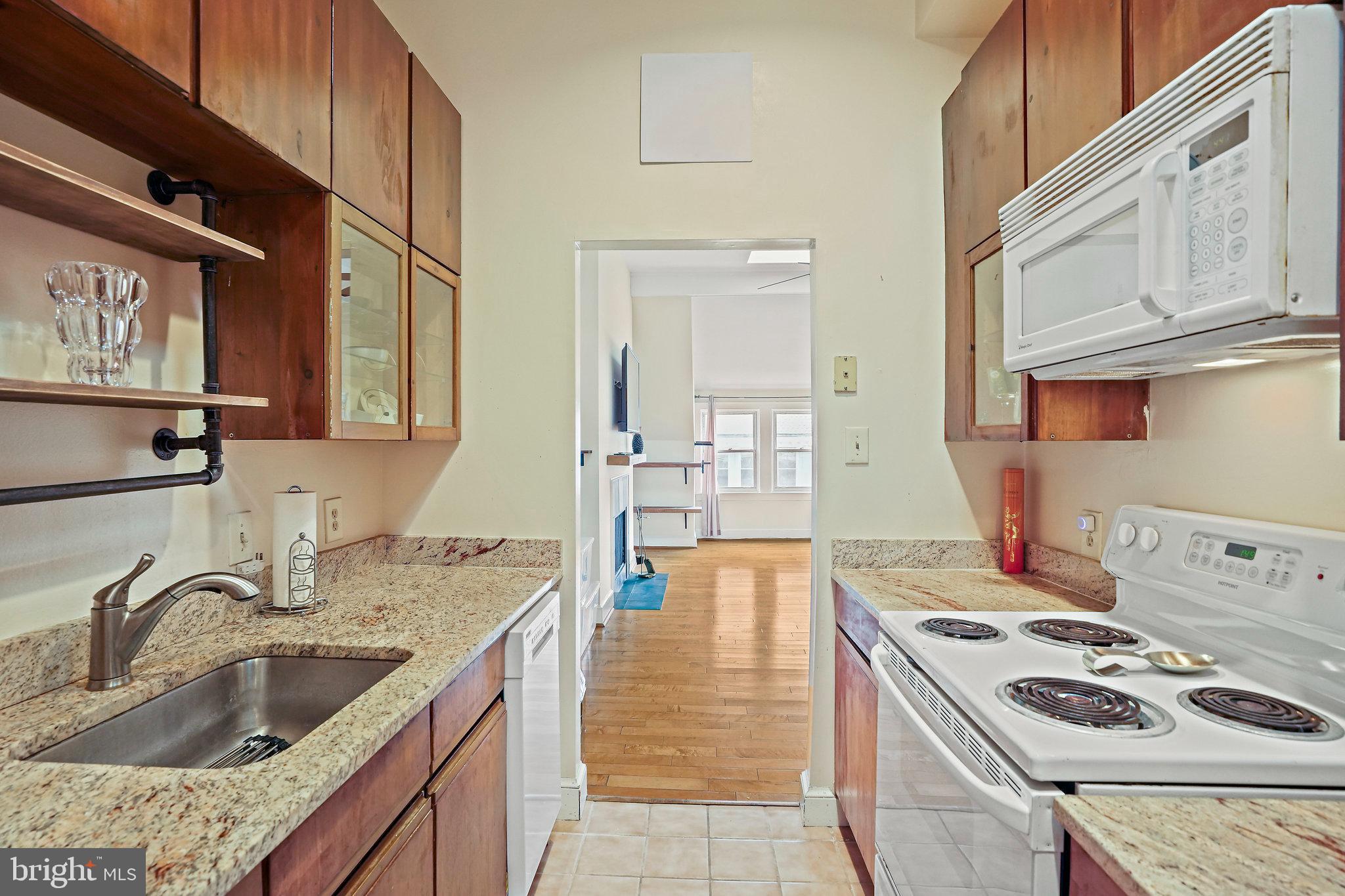 1413 Hopkins St NW