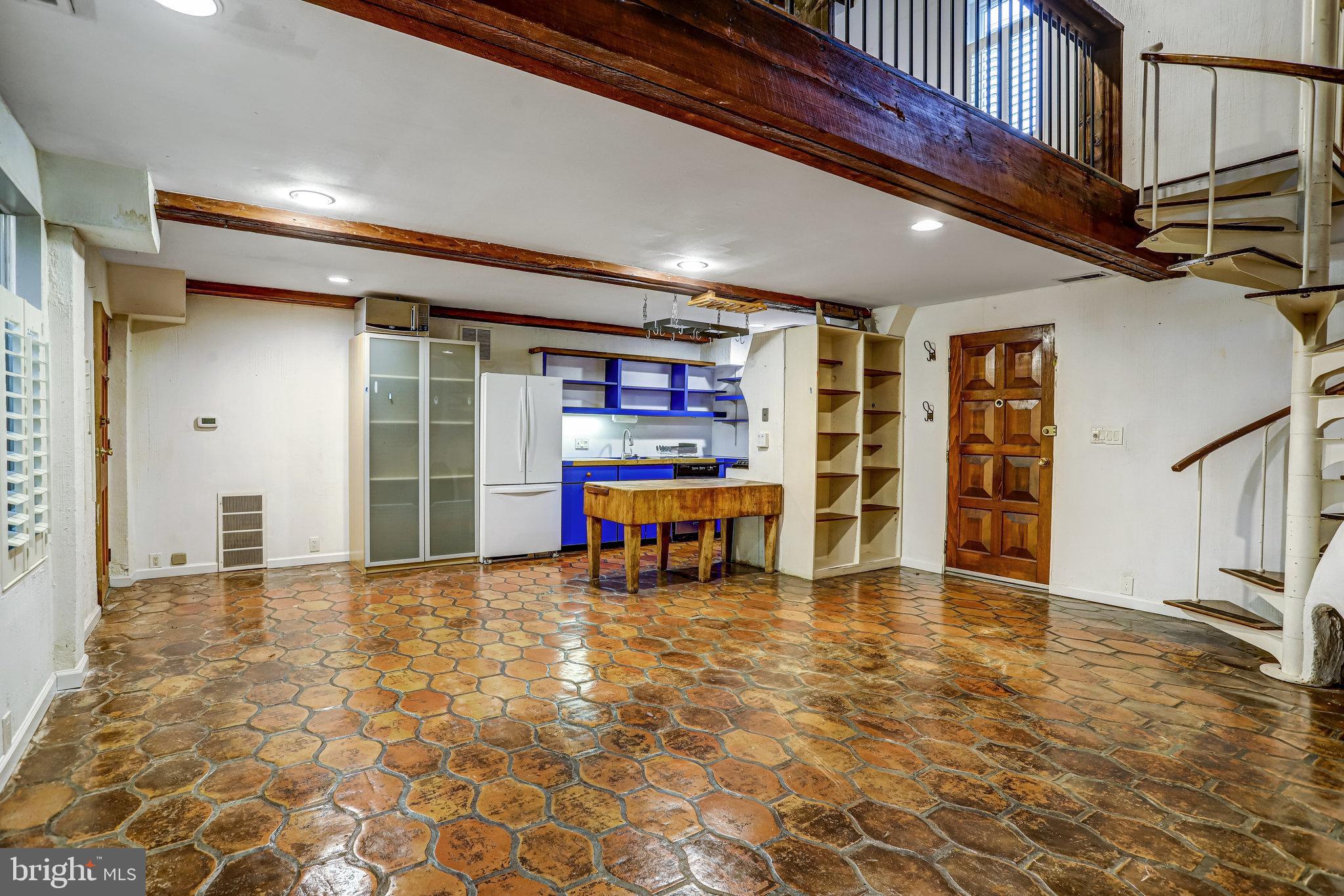 228 9TH STREET SE