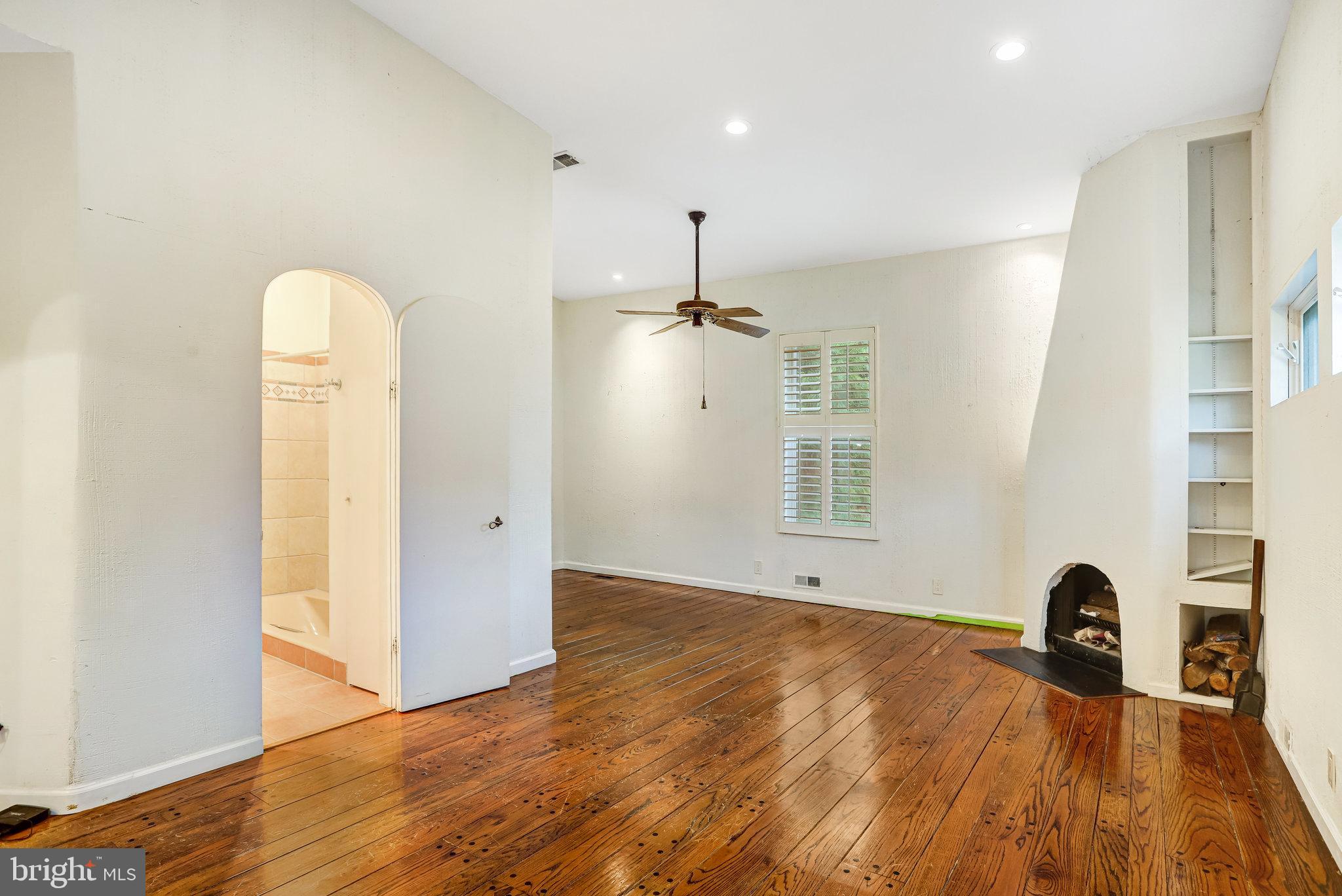 228 9TH STREET SE