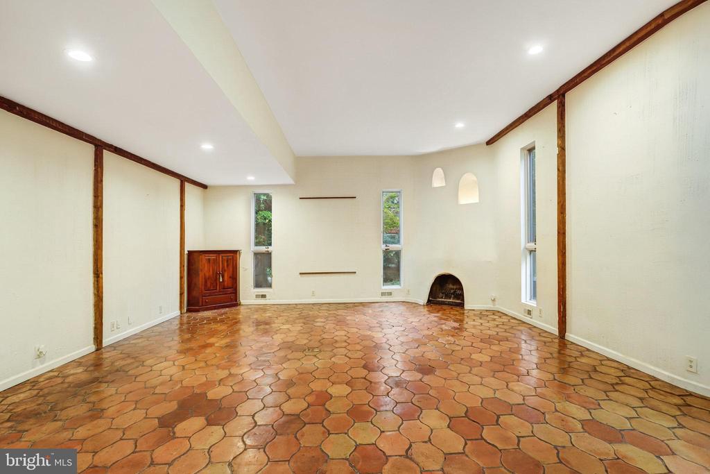 228 9TH STREET SE