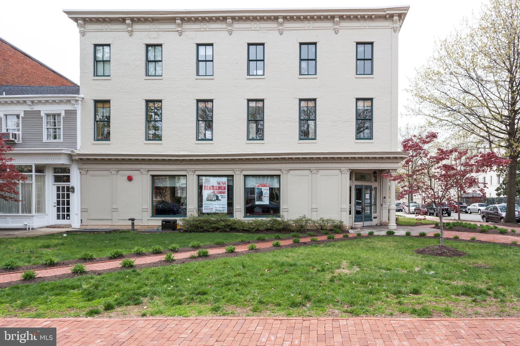 228 9TH STREET SE