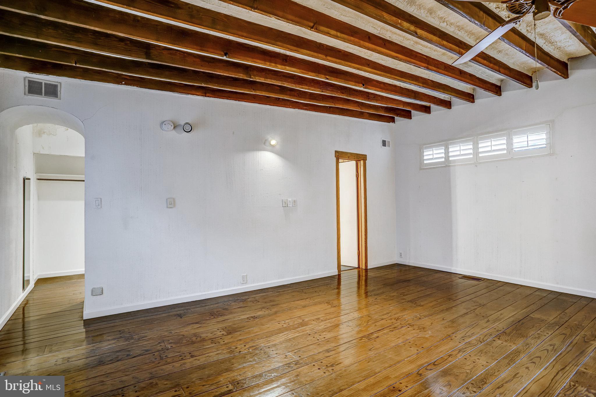 228 9TH STREET SE