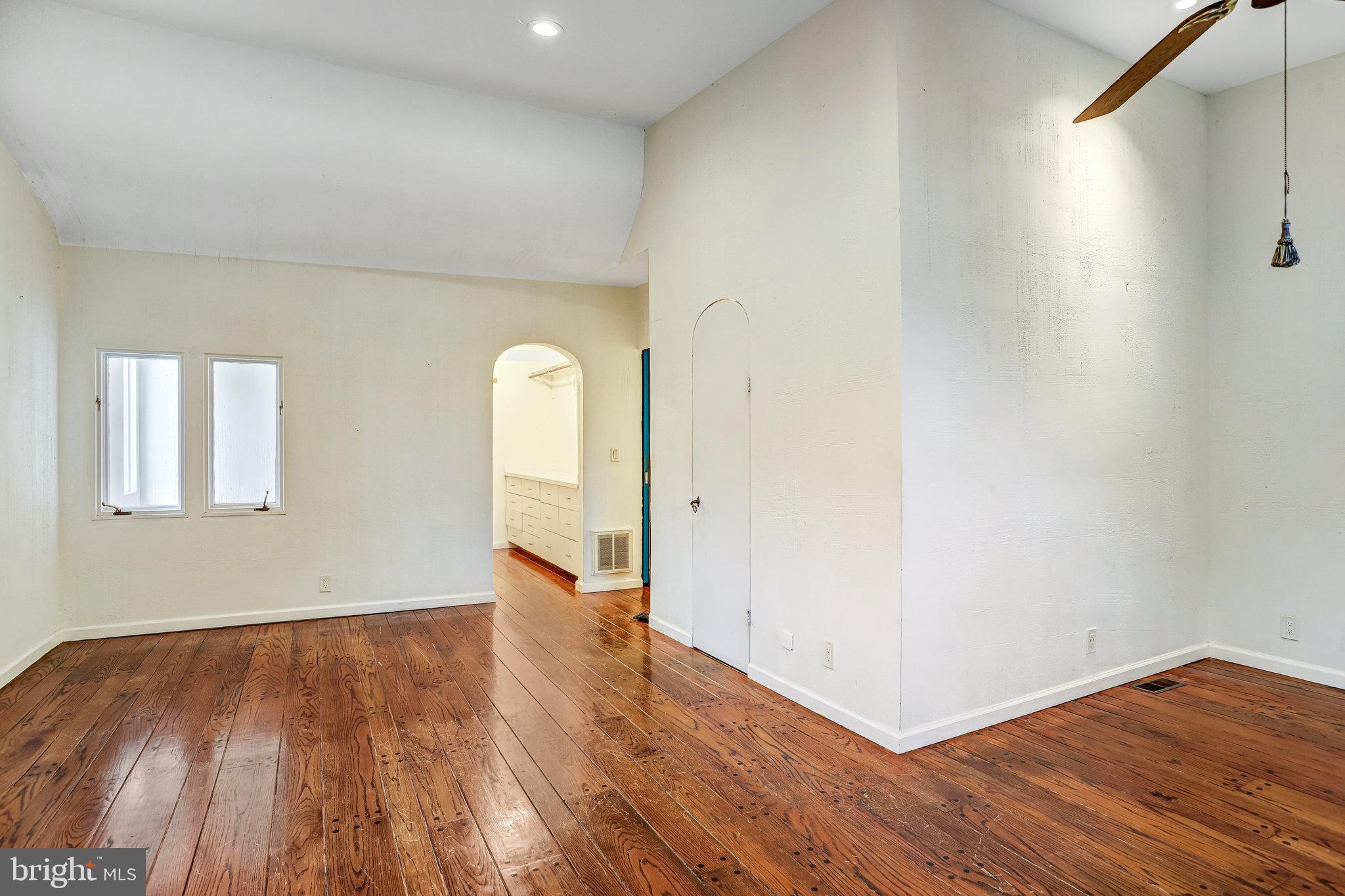228 9TH STREET SE