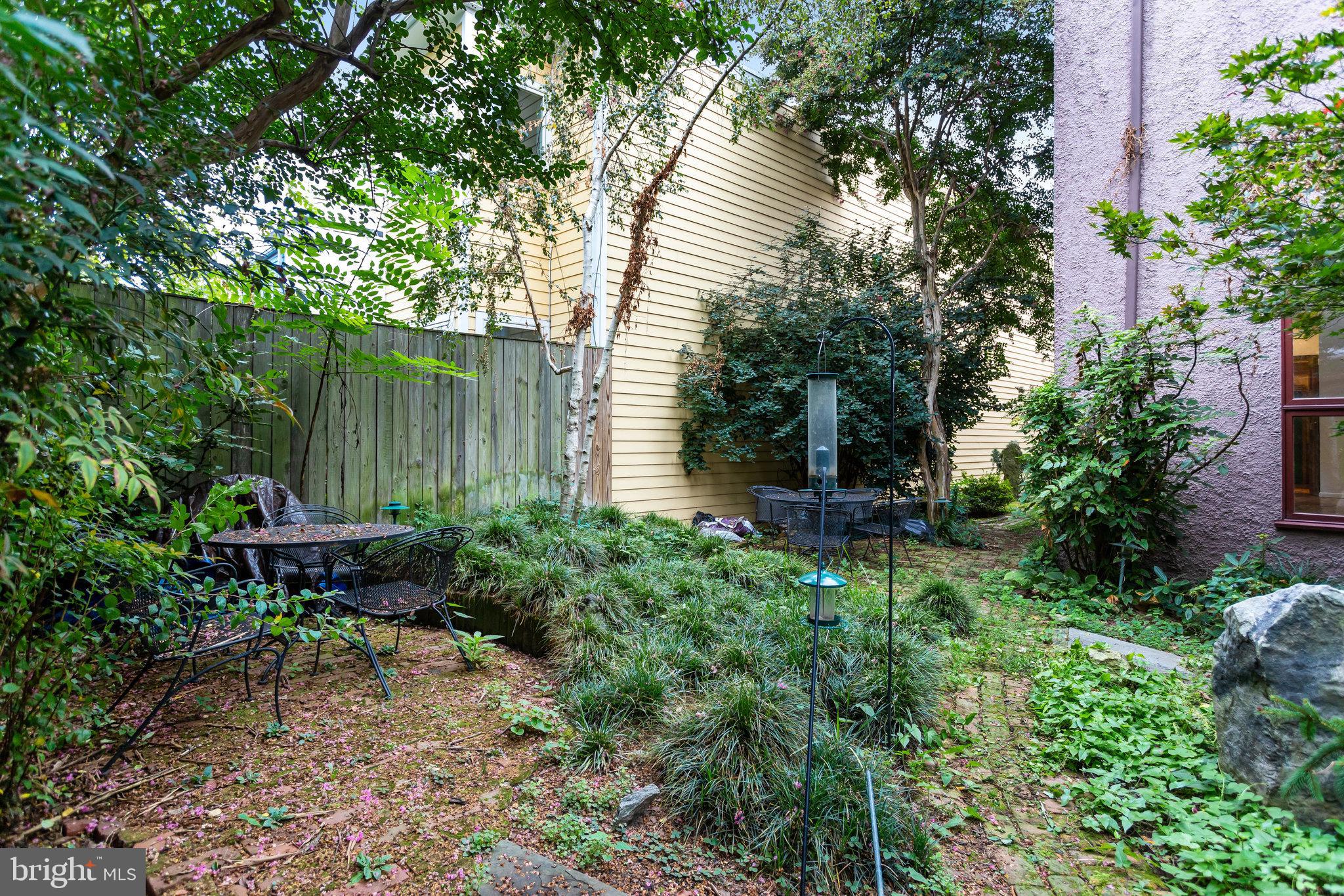 228 9TH STREET SE