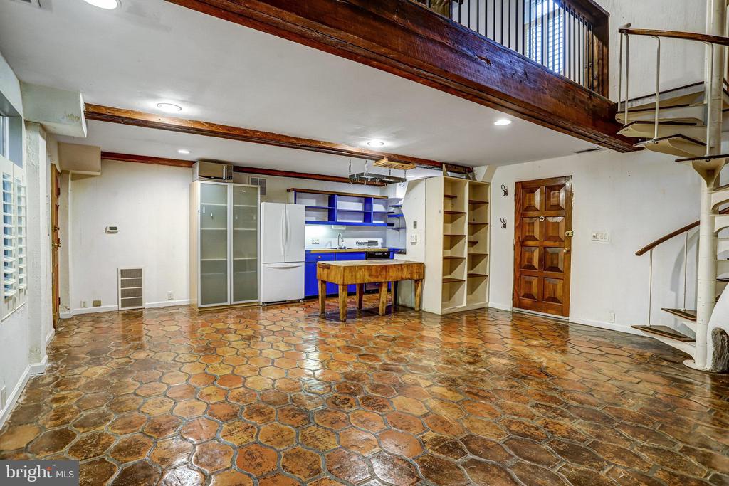 228 9TH STREET SE