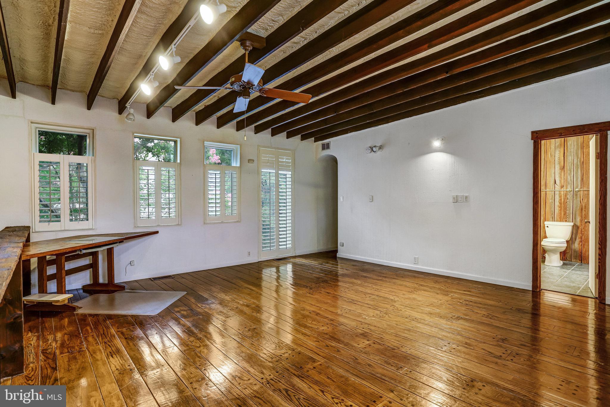 228 9TH STREET SE