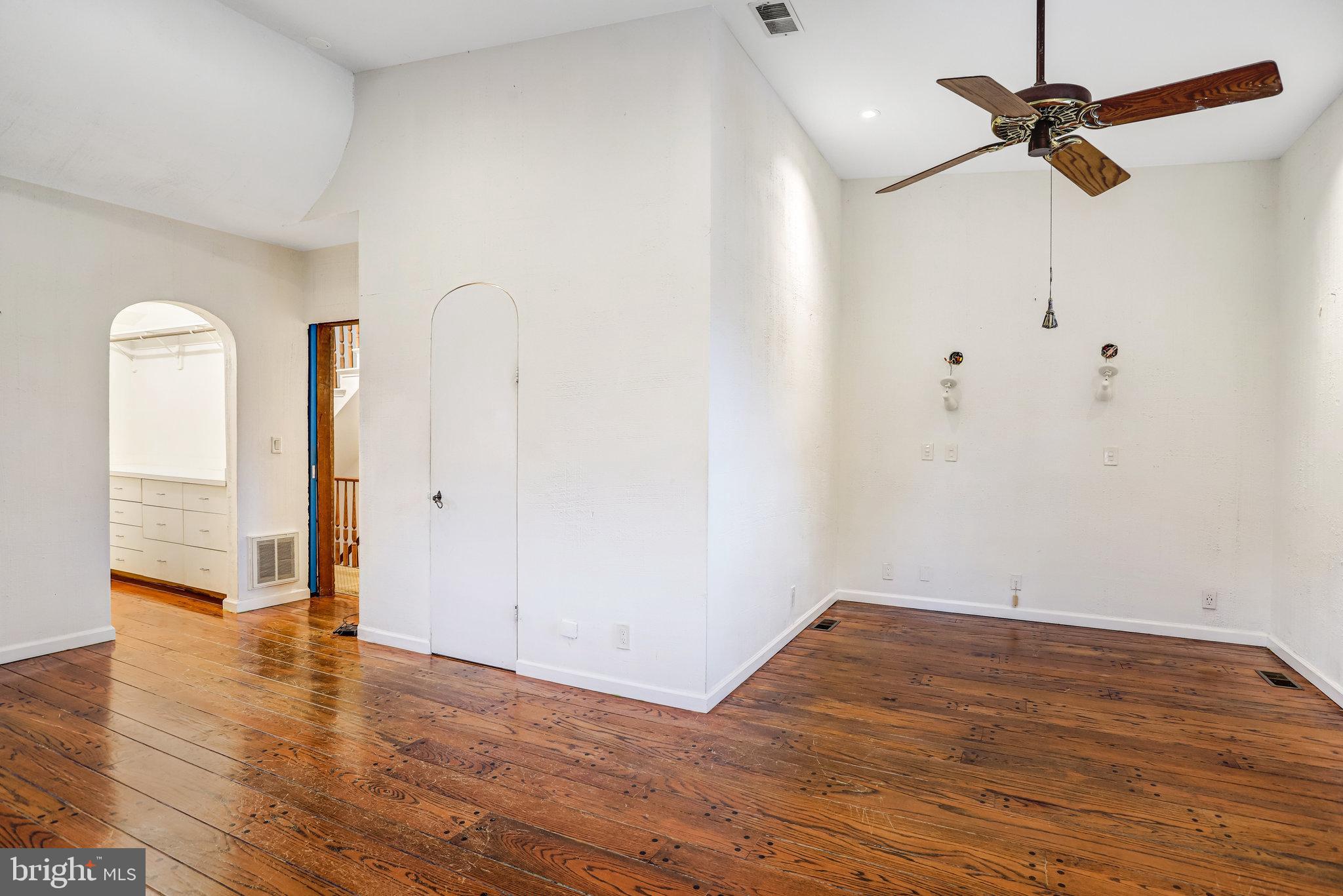 228 9TH STREET SE