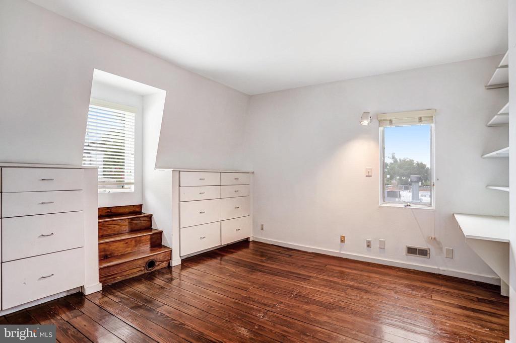 228 9TH STREET SE